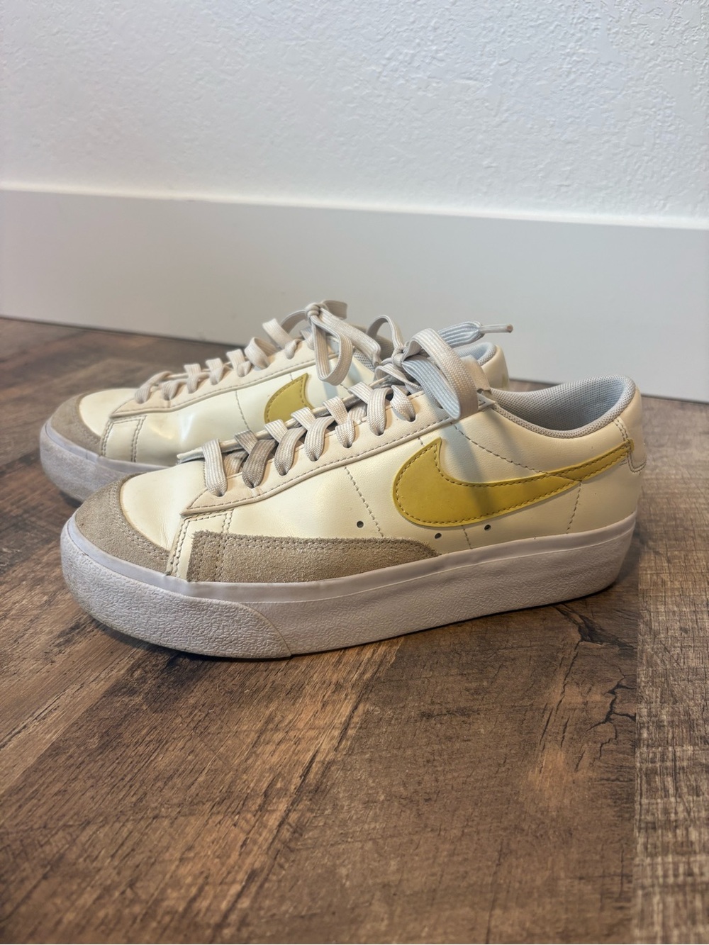 Nike Low-Top Sneakers in Cream with Yellow Swoosh